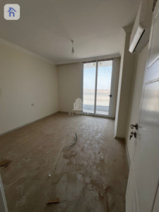 Modern 2-Bed Apartment Image 3