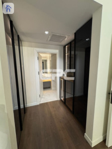 Spacious 4-Bedroom Apartment image 5