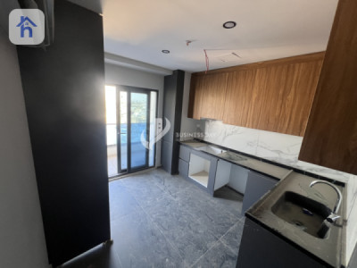 Luxurious Apartment in Prime Location Image 3