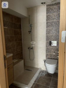 Spacious 4 Bedroom Apartment Image 8