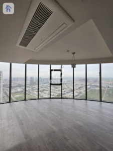 Spacious Apartment with High Floor image 1