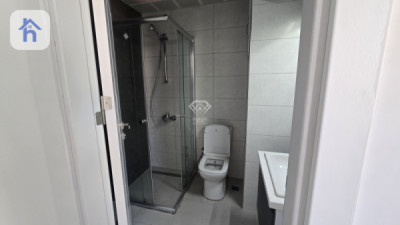 Luxurious 10th Floor Apartment Image 13