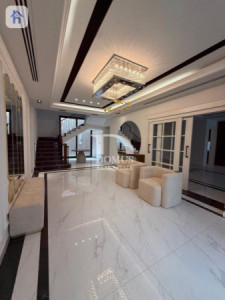 Luxurious Villa with 6 Bedrooms Image 14