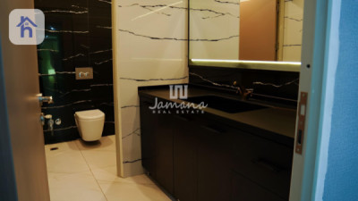 Modern Office with Central Location Image 4