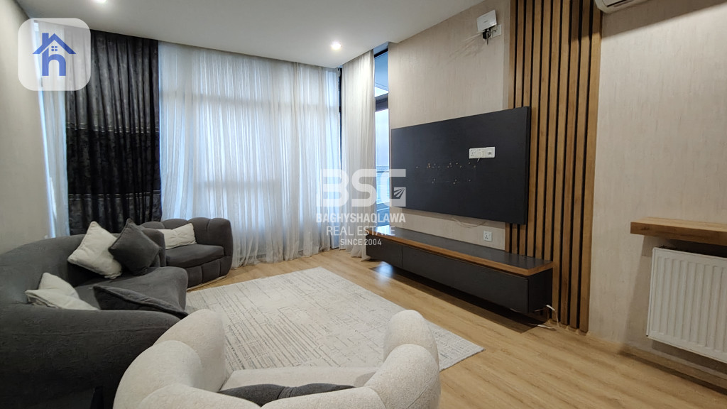 Modern Apartment with Stunning Views Image 2