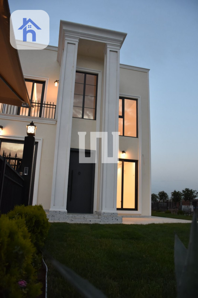 4-Bedroom House with Garden in Erbil