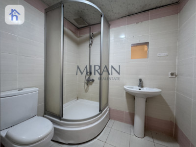 Spacious Apartment with Contemporary Design Resim 6
