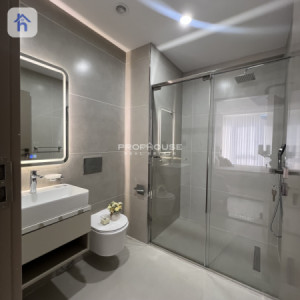 Elegant 2BR Apartment with City Views image 13