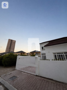 Commercial House (200m²) image 1