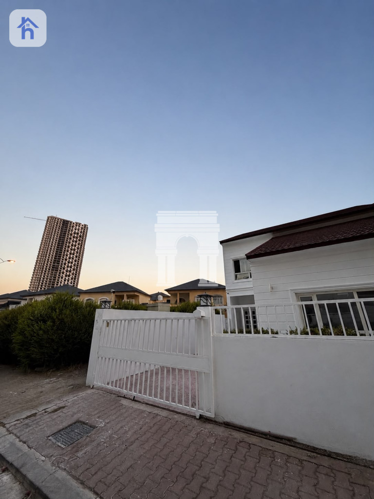 Commercial House (200m²)