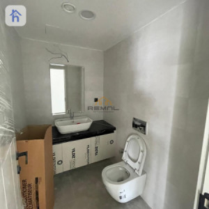 Spacious Apartment in Prime Location image 9