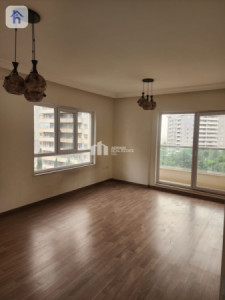 Apartment Opposite Garden Image 5