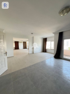 Apartment Opposite Garden Image 3