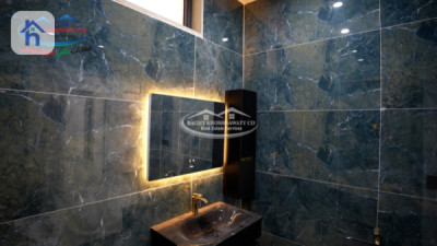 Spacious House with 4 Bedrooms, Erbil Image 9