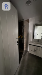 Modern Apartment with 2 Bedrooms Image 3