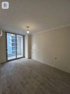 Modern 1 Bedroom Apartment image 2