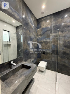 Luxurious Villa with 6 Bedrooms Image 47
