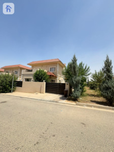 House with 4 bedrooms image 2