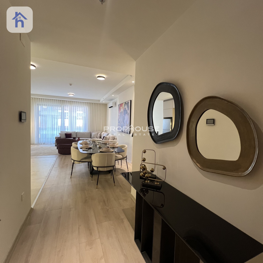 Luxurious Apartment with Great Views Image 2