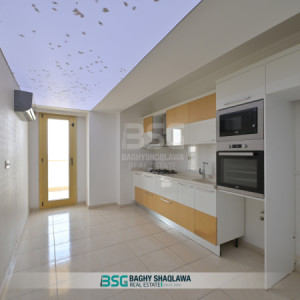 Modern Apartment in Prime Location Image 3