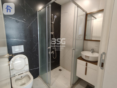 Modern 1-Bedroom Apartment Image 6
