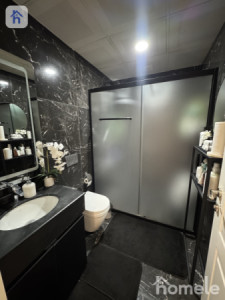 Luxury Apartment image 9