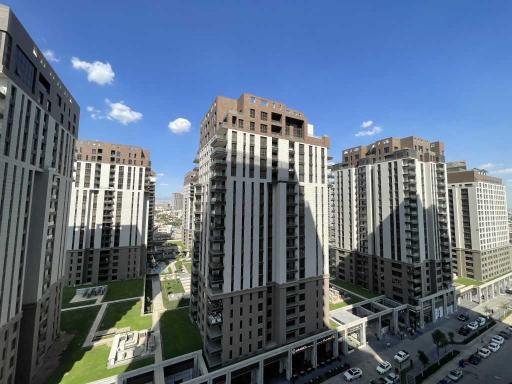Spacious 2 Bedroom Apartment with Stunning Views