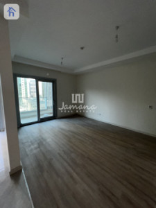 Modern 2-Bedroom Apartment in Empire Square Resim 3