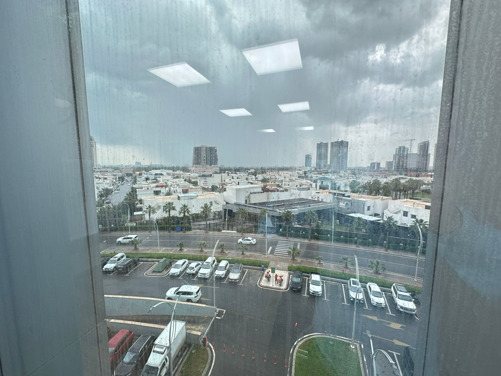 ئۆفیسی مۆبیلیات لە ئیمپایەر بزنس تاوەرز وێنە 5