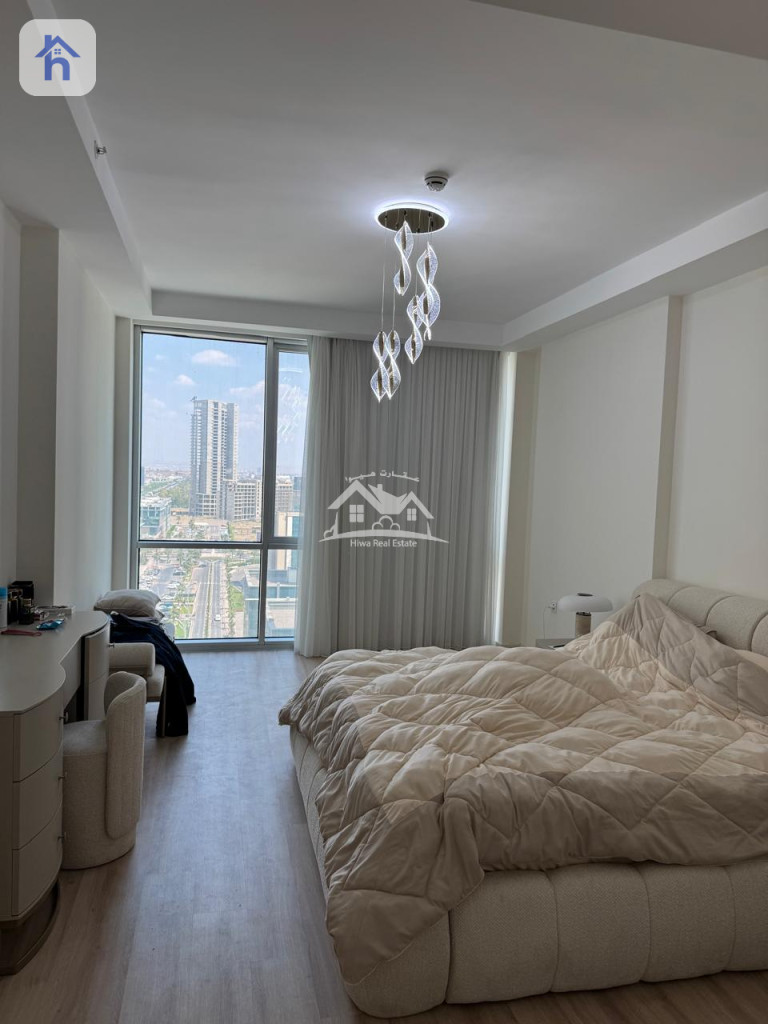Modern 1 Bedroom Apartment in Empire Square Resim 2