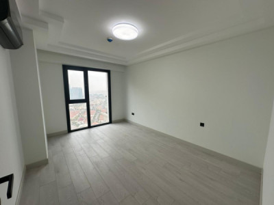 Modern 4-Bedroom Apartment image 9