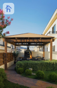 Luxurious House with Multiple Rooms image 2