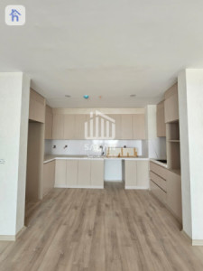 Spacious 3 Bed Apartment with Stunning Views Image 3