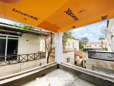 Three Floor House image 7