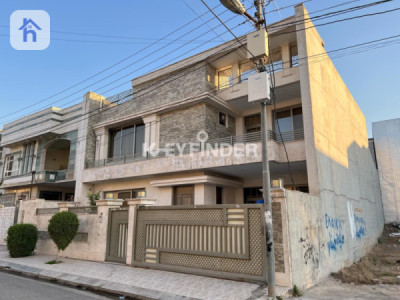 Spacious House with 5 Bedrooms image 3