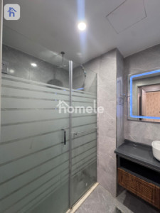 شقة مفروشة حديثة مع إطلالة رائعة صورة 5