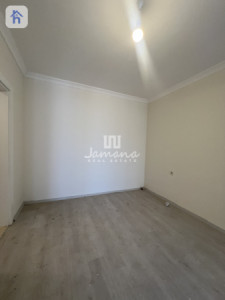 Spacious Apartment with Modern Design Image 4