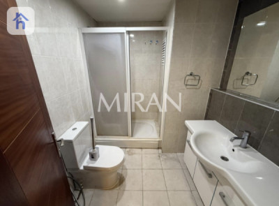 Modern 3-Bedroom Apartment image 9