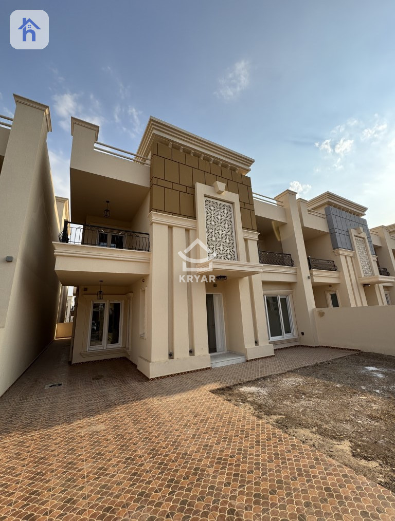 Spacious 4 Bedroom House in New Azadi Resim 2
