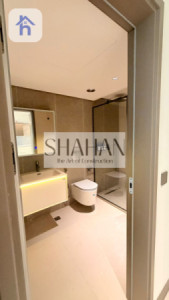 شوقەیەکی یەک ژووری نوستن لەگەڵ دیمەنێکی جوانەوە وێنە 5