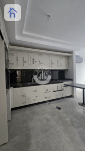 شوقەیەکی مۆدێرن یەک ژووری نوستن لە ڕامی تاوەر image 1