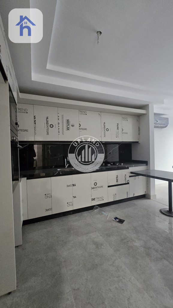 شوقەیەکی مۆدێرن یەک ژووری نوستن لە ڕامی تاوەر