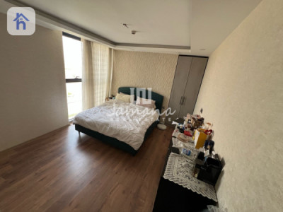 Contemporary Apartment with High-End Features Image 13