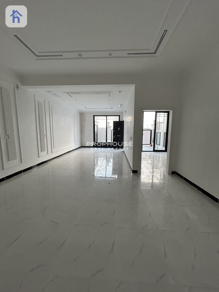 House Opposite Garden Image 2