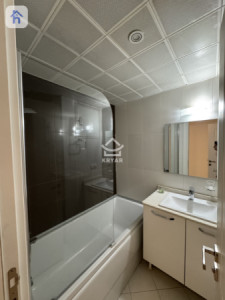 Modern Apartment with 2 Bedrooms in Empire Wings Image 14