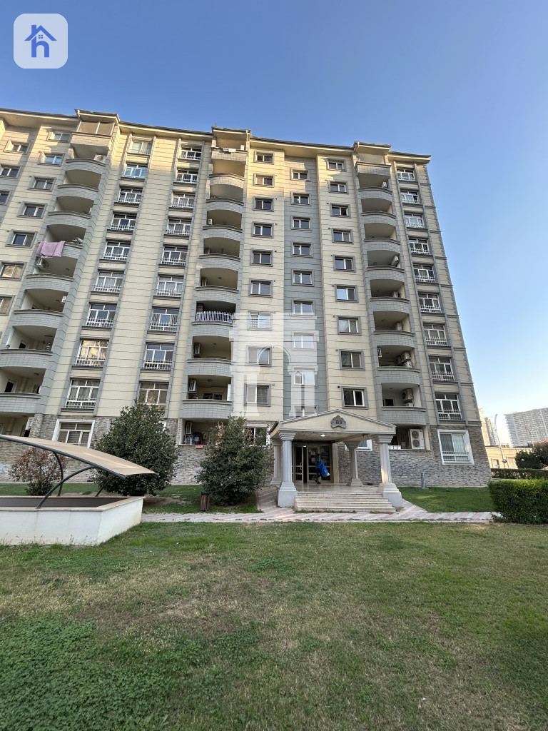 Spacious Apartment in Empire Royal