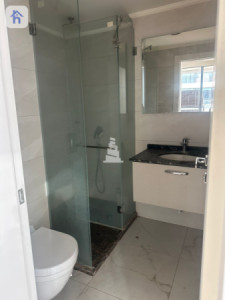 Modern Apartment in Prime Location Image 6