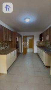 Luxurious 3-Bedroom Apartment image 1