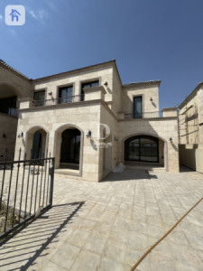 Spacious House with 5 bedrooms image 4