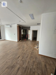 Family House with 4 Bedrooms Image 6